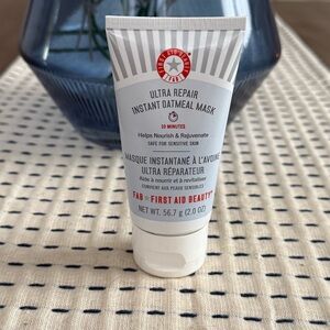First Aid Beauty Ultra Repair Instant Oatmeal Mask